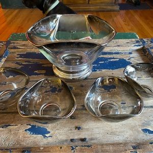 Set of serving bowls